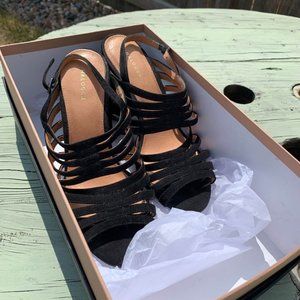 LIQUIDATION SALE! Halogen Black Suede Strappy Sandals Size 7